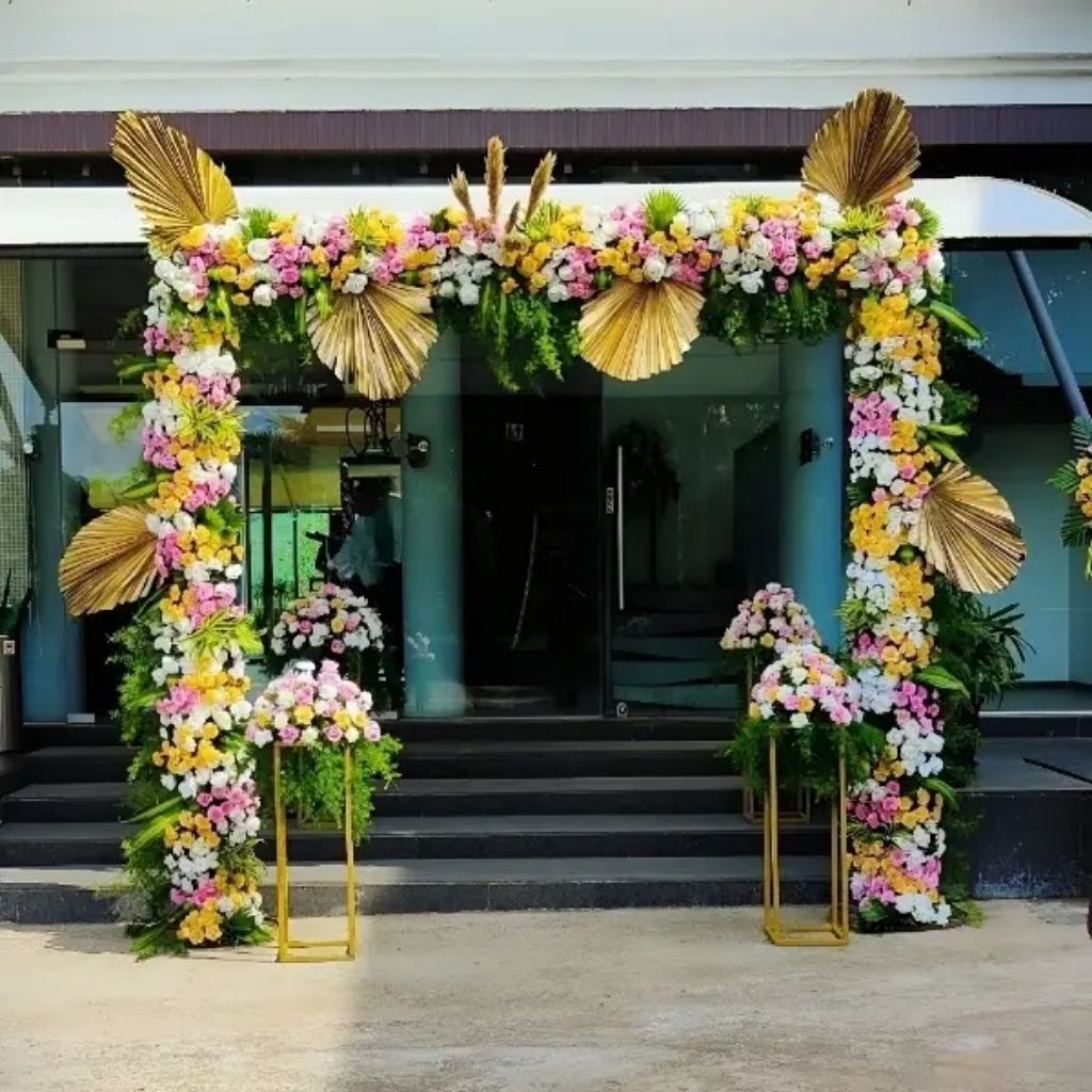 Fresh rose and marigold garlands for a puja in Delhi