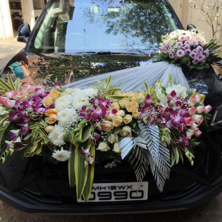 Corporate flower arrangement for an office in Delhi