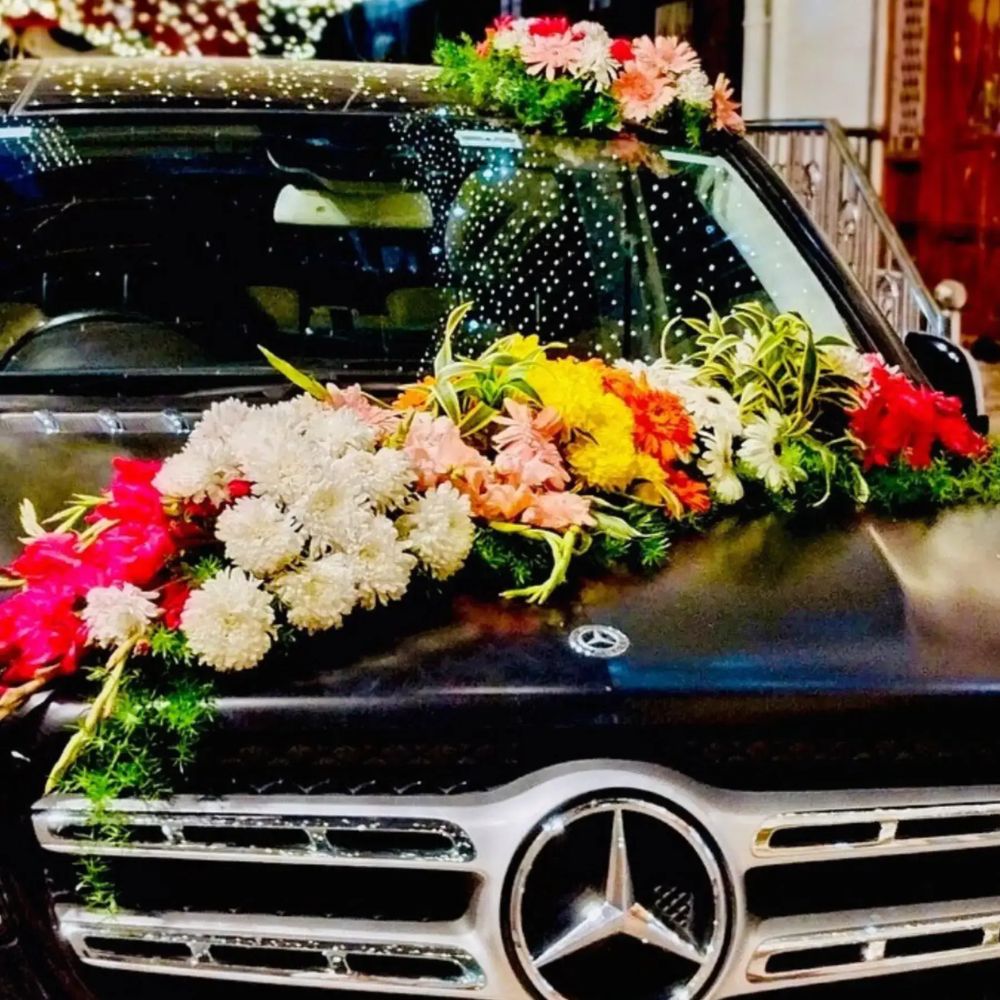 A florist tying a custom bouquet by hand
